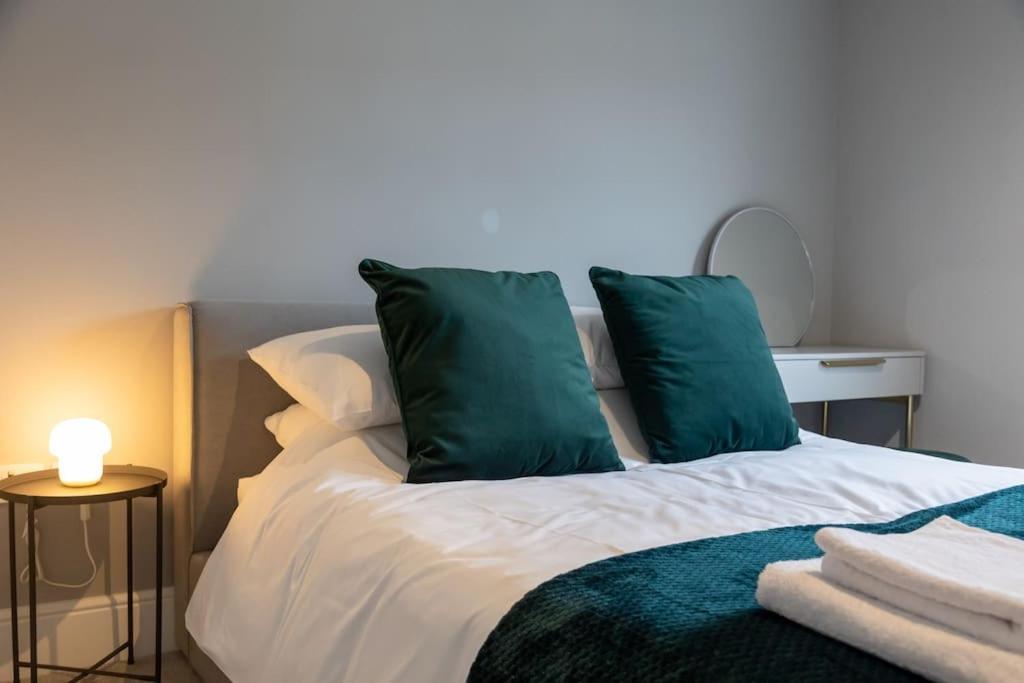 Hereford - Clifton Villa - Beautifully Presented House Located A Short Walk From City Centre - Sleeps 6 Guests - Perfect For Exploring Hereford - Hosted By Rentmyhouse Exterior foto